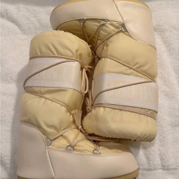 Moon Boot Women's Beige and Cream Winter Boots - Picture 2 of 8